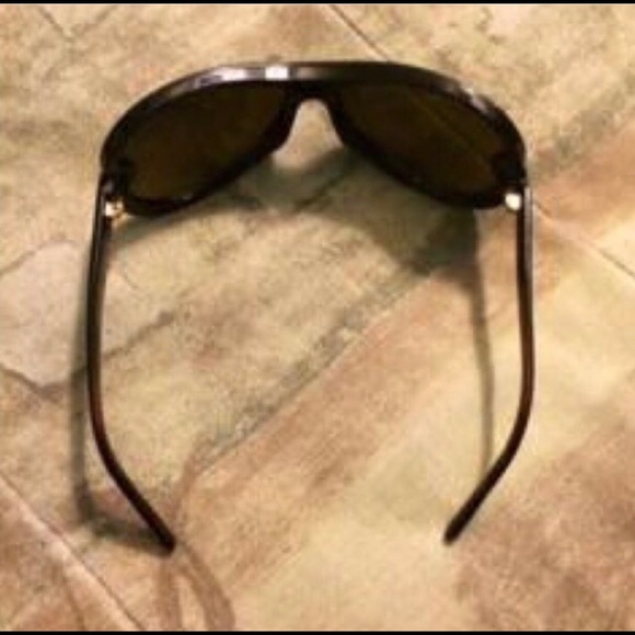 Authentic Chanel sunnies - Picture 3 of 4